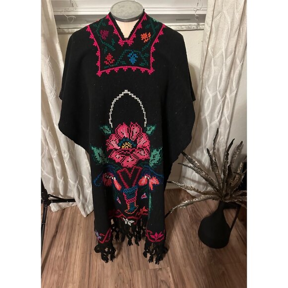Vtg Wool Mexican Embroidered Poncho Floral Cross-Stitch Fringe  Boho Hippie  O/S - Picture 1 of 16